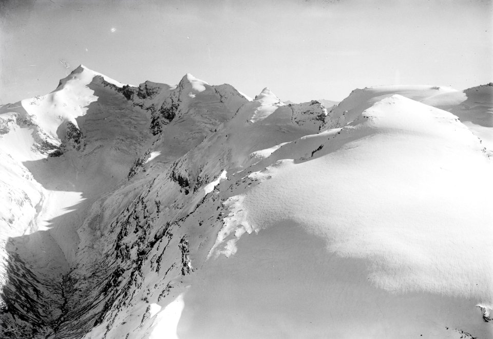 ETH-BIB-Pizzo Cassinello, Pizzo di Cassimoi, Piz Jut, Rheinwaldhorn v. N. aus 3200 m-Inlandflüge-LBS MH01-003541