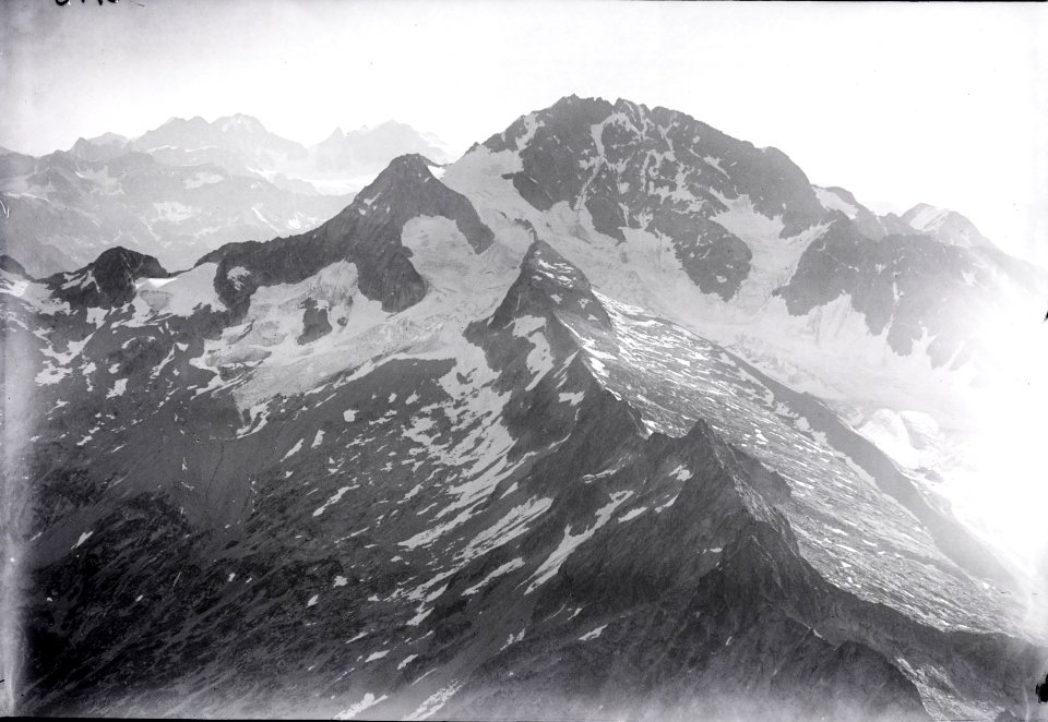 ETH-BIB-Pizzo di San, Martino, Monte, Disgrazia, Bernina v. S. W. aus 3600 m-Inlandflüge-LBS MH01-003775