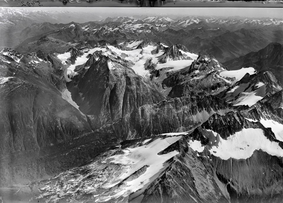 ETH-BIB-Pizzo Rotondo, Pizzo Centrale, Gerental v. W. aus 4000 m-Inlandflüge-LBS MH01-005492