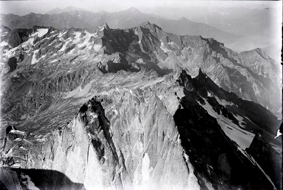 ETH-BIB-Pizzo Badile, Pizzo Porcellizzo, Lago di Como v. N. O. aus 3600 m-Inlandflüge-LBS MH01-003731