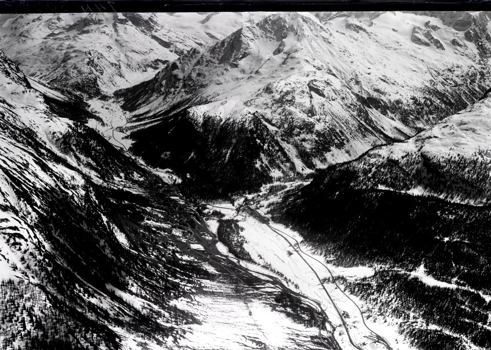ETH-BIB-Pontresina, Val Bernina, Val Roseg v. N. W. aus 3000 m-Inlandflüge-LBS MH01-005071