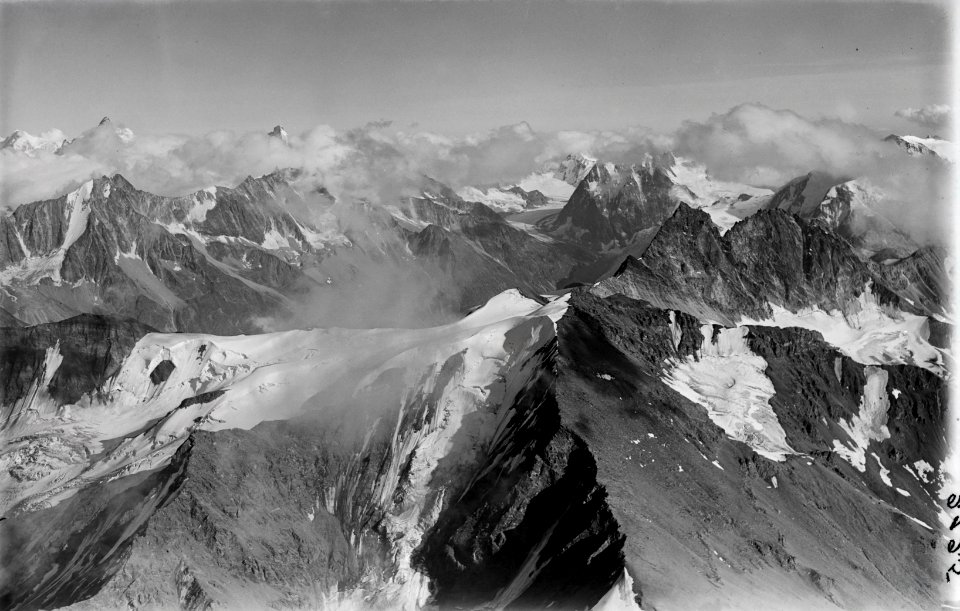 ETH-BIB-Point de Vouasson, Aiguille Rouges, Aiguille d'Arolla, Mont Collon v. N. W. aus 4500 m-Inlandflüge-LBS MH01-002125