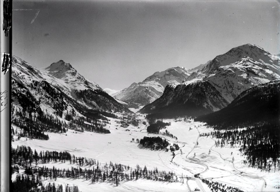 ETH-BIB-Pontresina, Piz Muragl, Piz Languard v. N. W. aus 2200 m-Inlandflüge-LBS MH01-001558