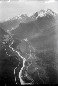 ETH-BIB-Pontresina, Piz da Staz, Munt, Pers, Piz Chalchagen, Piz Palü aus 2200 m-Inlandflüge-LBS MH01-000853