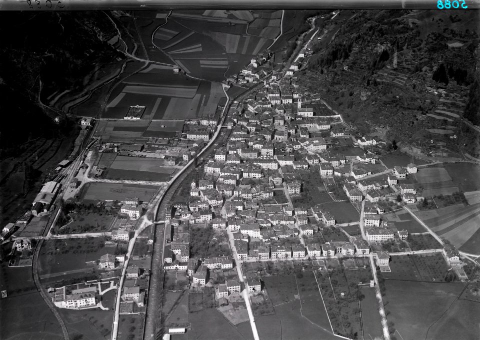 ETH-BIB-Poschiavo v. S. aus 200 m-Inlandflüge-LBS MH01-005088