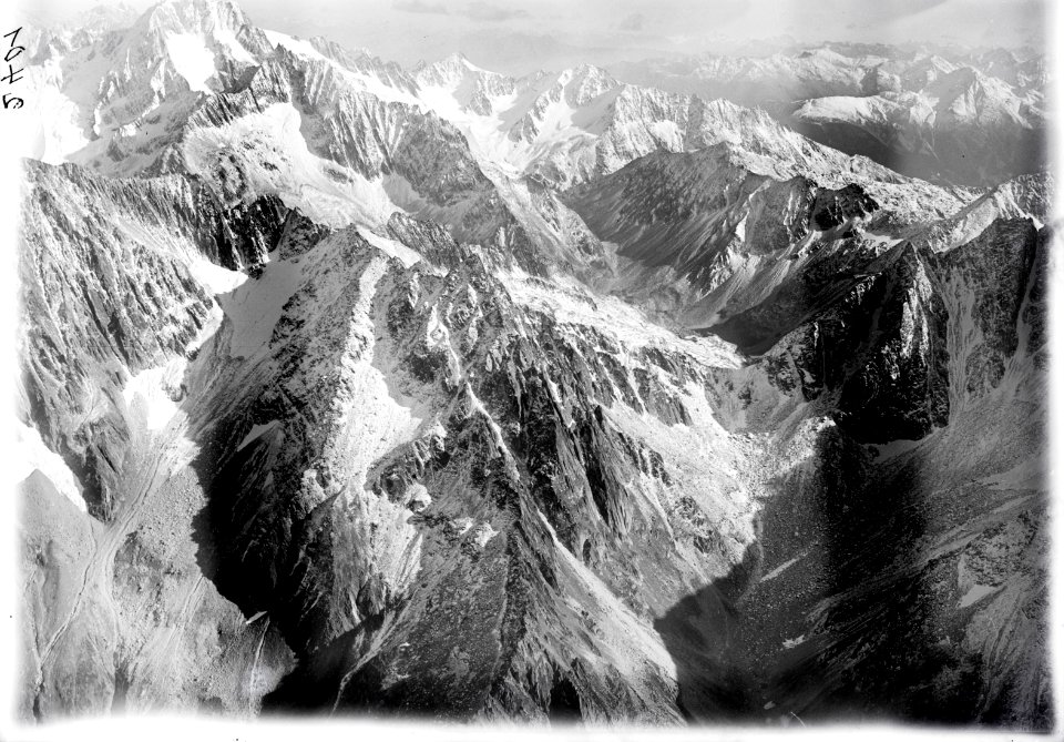 ETH-BIB-Portlilücke, Chrüzlipass, Oberalpstock v. W. aus 4000 m-Inlandflüge-LBS MH01-002401