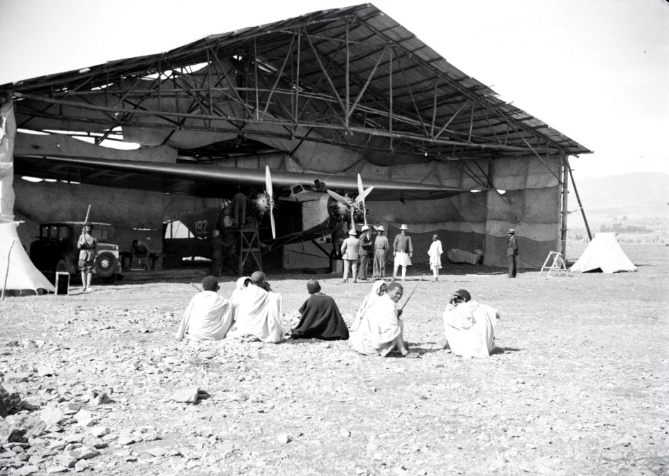 ETH-BIB-Provisorisches Zelt für die Fokker-Abessinienflug 1934-LBS MH02-22-0502