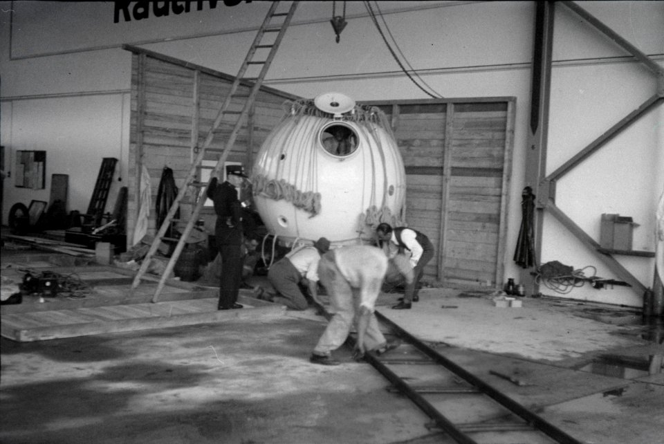 ETH-BIB-Prof. Auguste Piccards Ballonkugel-Inlandflüge-LBS MH05-92-01