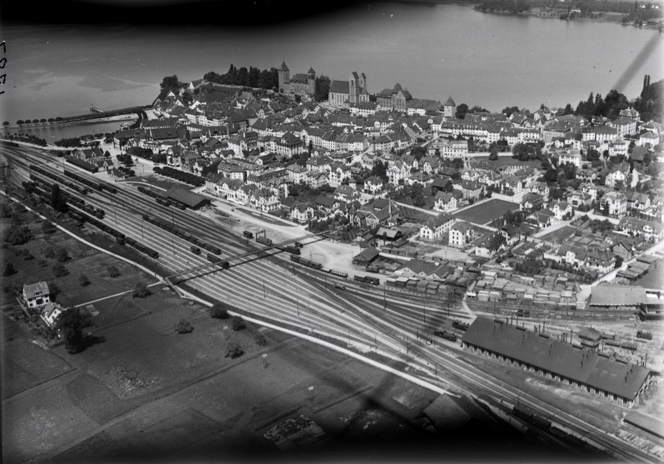 ETH-BIB-Rapperswil-Jona mit Bahnhof v. O. aus 200 m-Inlandflüge-LBS MH01-001887