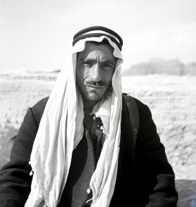 ETH-BIB-Reiseführer in Petra-Abessinienflug 1934-LBS MH02-22-0075