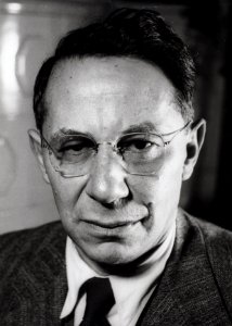 ETH-BIB-Reichstein, Thadeus (1897-1996)-Portr 10137