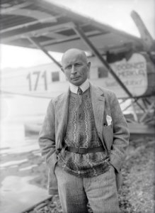 ETH-BIB-René Gouzy vor Dornier Merkur CH-171-Weitere-LBS MH02-03-0215