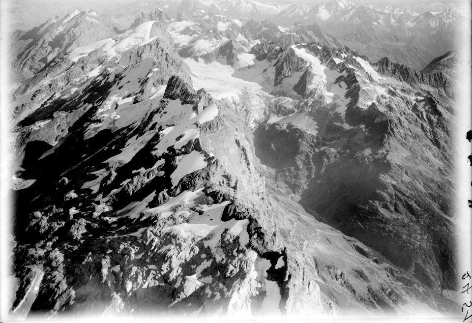 ETH-BIB-Reissend Nollen, Titlis, Wendengletscher, Grassen, Spannörter, Wichelplanstock v. W. aus 4000 m-Inlandflüge-LBS MH01-002451