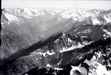 ETH-BIB-Reusstal bei Göschenen, Gotthard, Pizzo Centrale, Rotondo-Inlandflüge-LBS MH01-005624