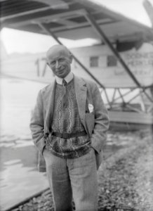 ETH-BIB-René Gouzy vor Dornier Merkur CH-171-Weitere-LBS MH02-03-0216