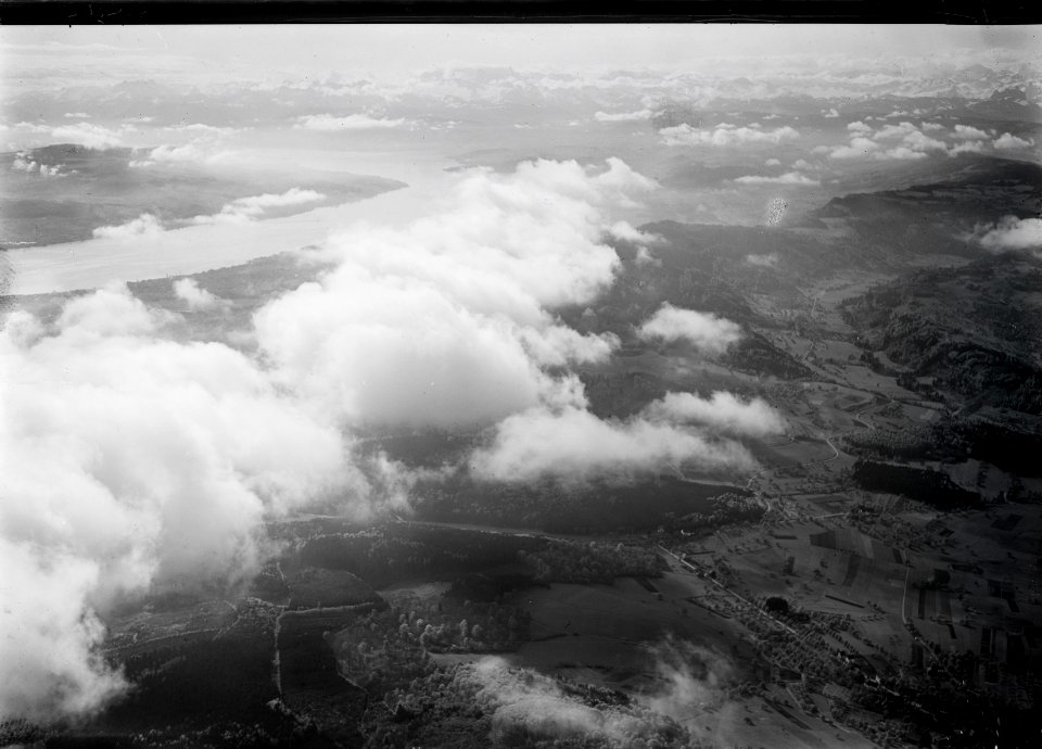 ETH-BIB-Reppischtal, Wolken, Zürichsee, Glarneralpen v. N. O. aus 500 m-Inlandflüge-LBS MH01-004494