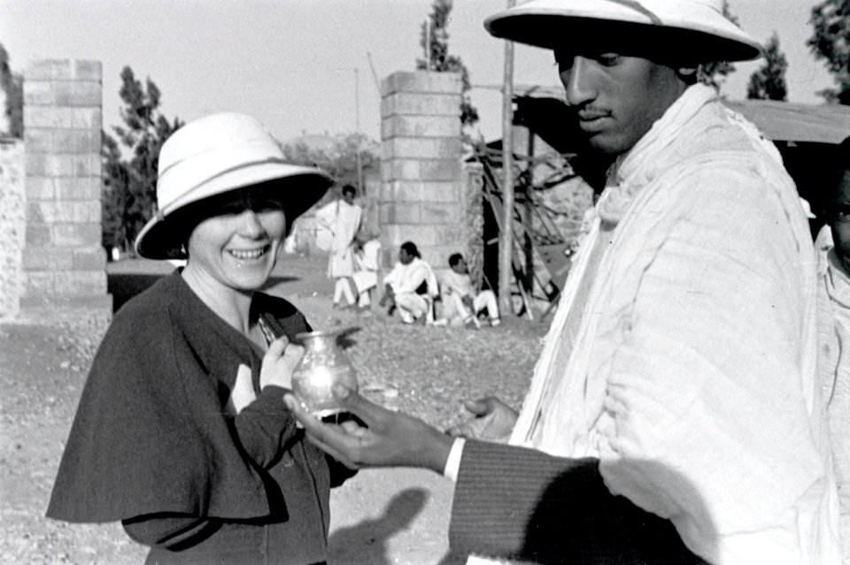 ETH-BIB-Reisebegleiterin Mittelholzers und Abessinier, Addis Abeba-Abessinienflug 1934-LBS MH02-22-1122