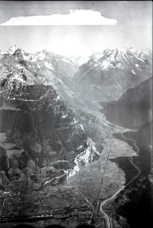 ETH-BIB-Reusstal bei Altdorf, Attinghausen, Schattdorf, Erstfeld, Amsteg, Bristenstock v. N. aus 2600 m-Inlandflüge-LBS MH01-005615