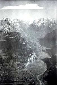 ETH-BIB-Reusstal bei Altdorf, Attinghausen, Schattdorf, Erstfeld, Amsteg, Bristenstock v. N. aus 2600 m-Inlandflüge-LBS MH01-005615