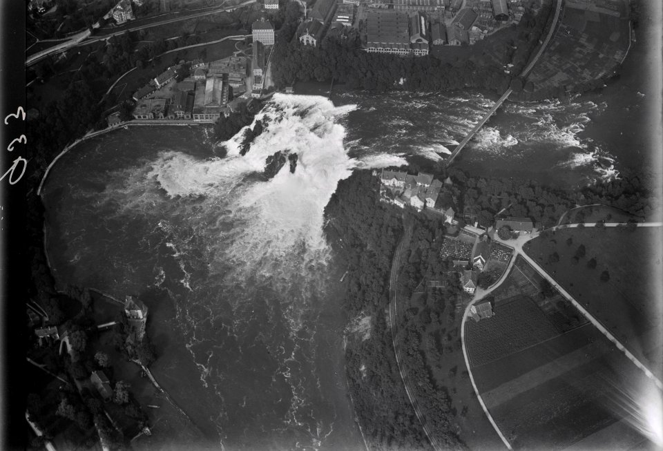ETH-BIB-Rheinfall, Schloss Laufen v. S. W. aus 200 m-Inlandflüge-LBS MH01-000933