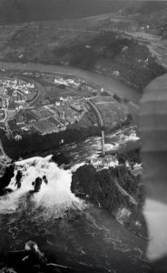 ETH-BIB-Rheinfall, Schloss Laufen v. W. aus 500 m-Inlandflüge-LBS MH01-000931