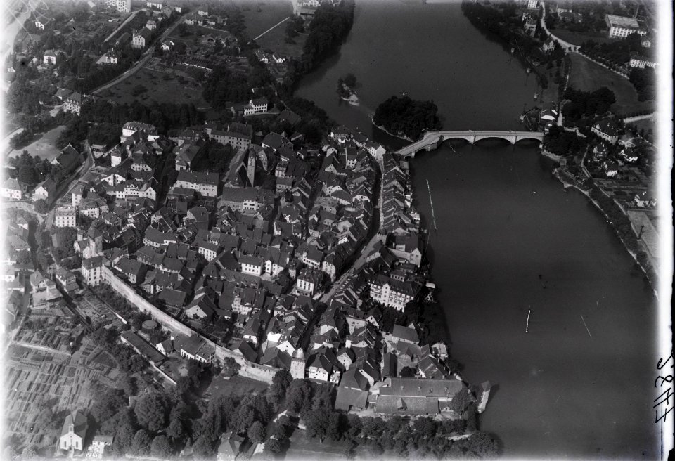 ETH-BIB-Rheinfelden mit Stadtmauer, Zentrum aus 300 m-Inlandflüge-LBS MH01-002847