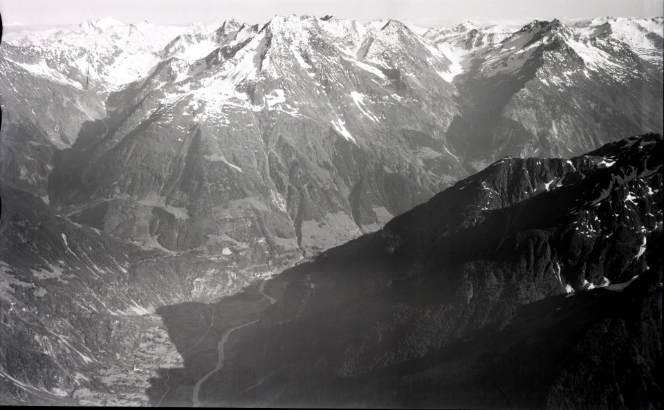 ETH-BIB-Reusstal, Amsteg, Bristen, Fellital v. N. aus 2800 m-Inlandflüge-LBS MH01-005619