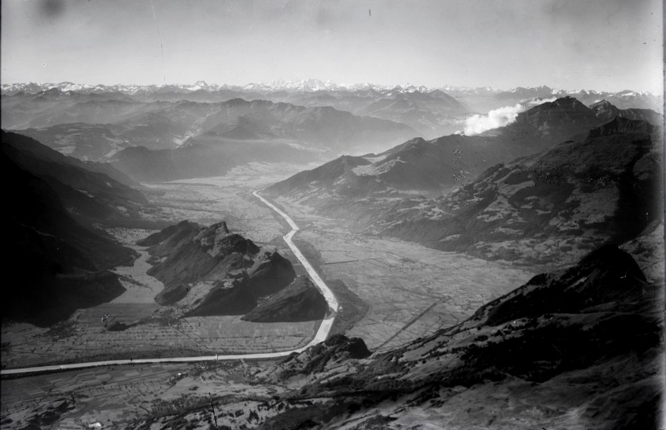 ETH-BIB-Rheintal, Fläscherberg, Luziensteig v. N. aus 3200 m-Inlandflüge-LBS MH01-000151