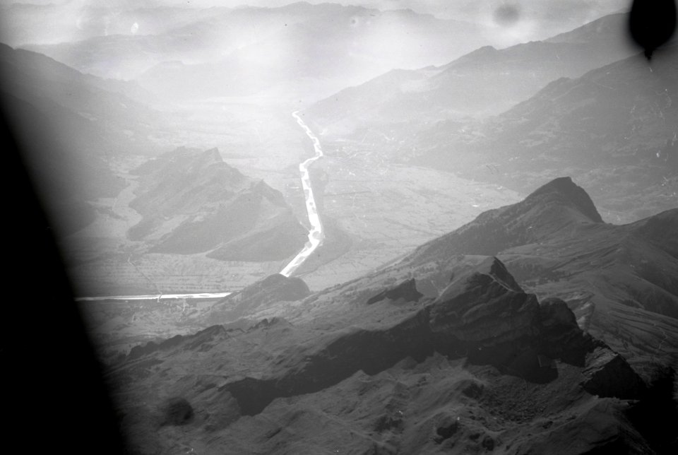 ETH-BIB-Rheinknie bei Sargans, Blick ins Rheintal mit Bad Ragaz Richtung SO-Weitere-LBS MH02-32-0034