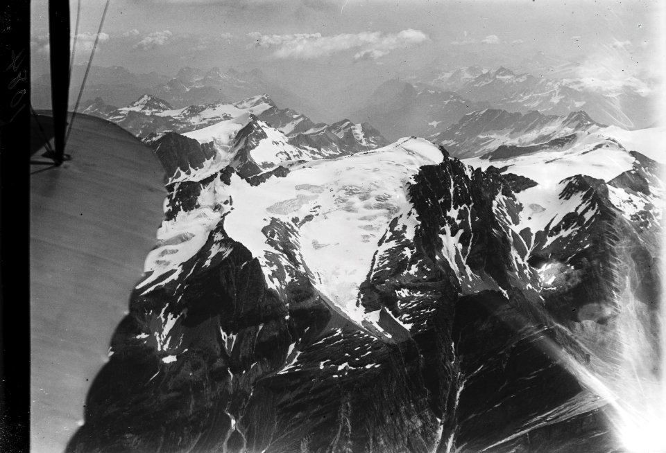 ETH-BIB-Rheinwaldhorn, Güferhorn, Hinterrheintal v. W. aus 4000 m-Inlandflüge-LBS MH01-001084