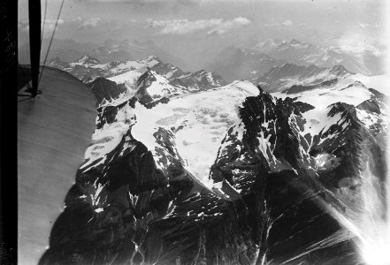ETH-BIB-Rheinwaldhorn, Güferhorn, Hinterrheintal v. W. aus 4000 m-Inlandflüge-LBS MH01-001084