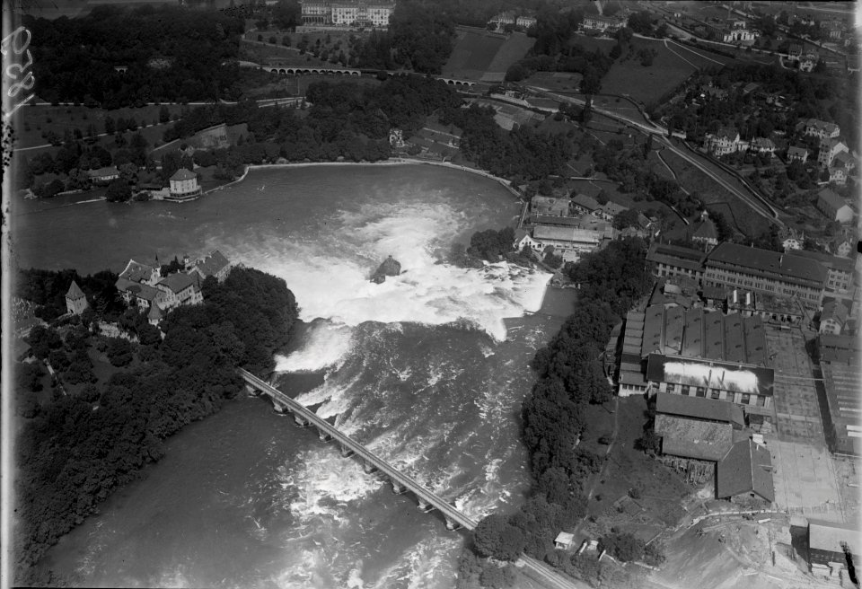 ETH-BIB-Rheinfall, Schloss Laufen aus 200 m-Inlandflüge-LBS MH01-001859
