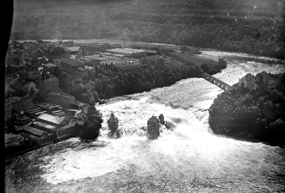ETH-BIB-Rheinfall, Neuhausen, Schloss Laufen aus 200 m-Inlandflüge-LBS MH01-004202