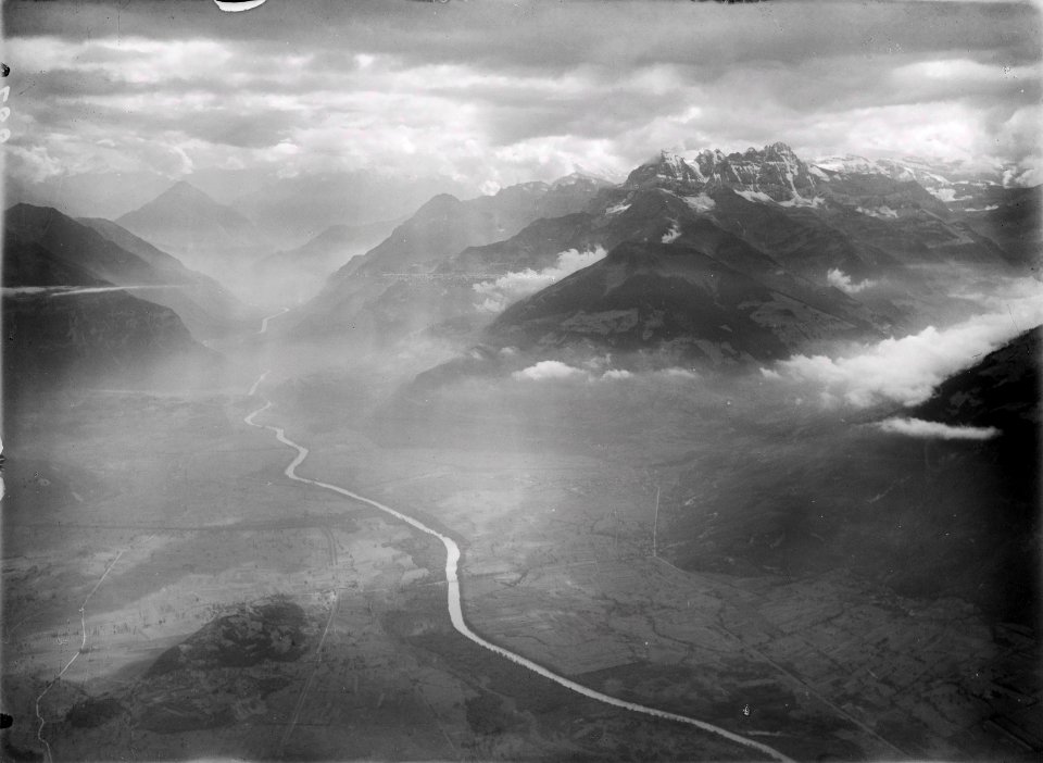 ETH-BIB-Rhônequertal, rechts die Dent du Midi v. N. aus 4000 m-Inlandflüge-LBS MH01-000221