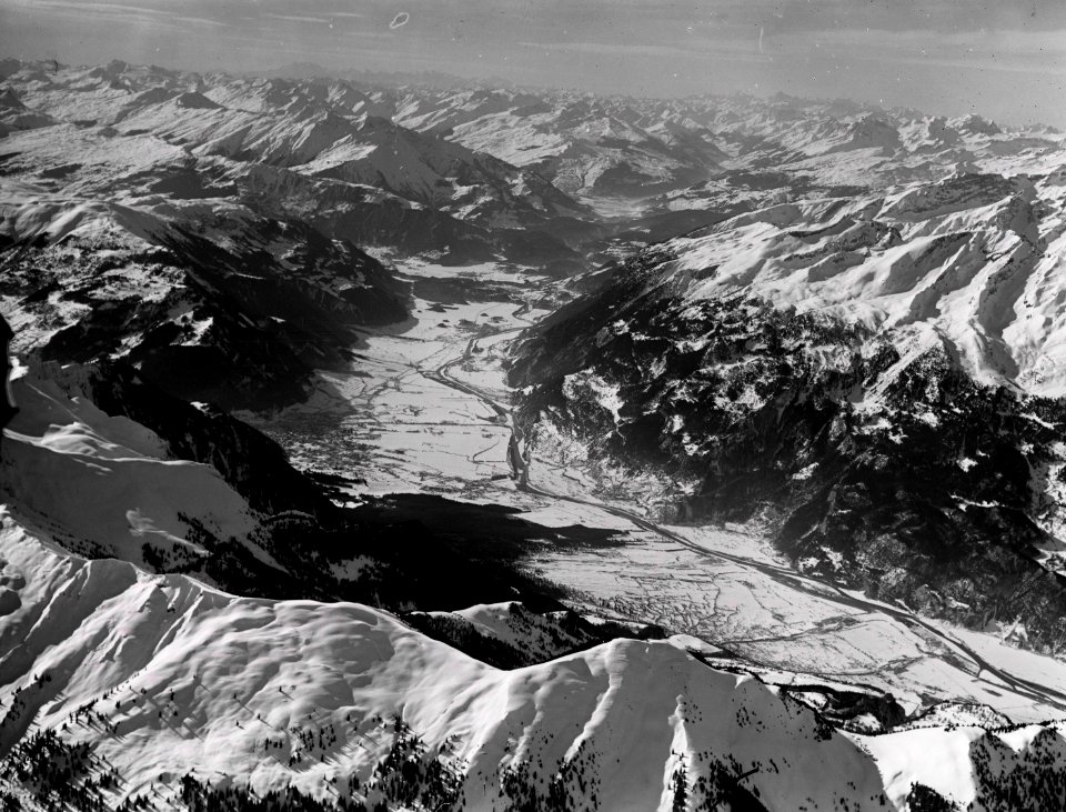ETH-BIB-Rheintal bei Chur, Reichenau, Trimmis, Bündner Oberland, Ilanz v. N. O. aus 3600 m-Inlandflüge-LBS MH01-001525