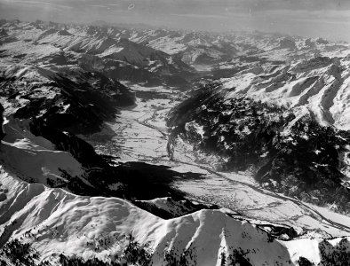 ETH-BIB-Rheintal bei Chur, Reichenau, Trimmis, Bündner Oberland, Ilanz v. N. O. aus 3600 m-Inlandflüge-LBS MH01-001525