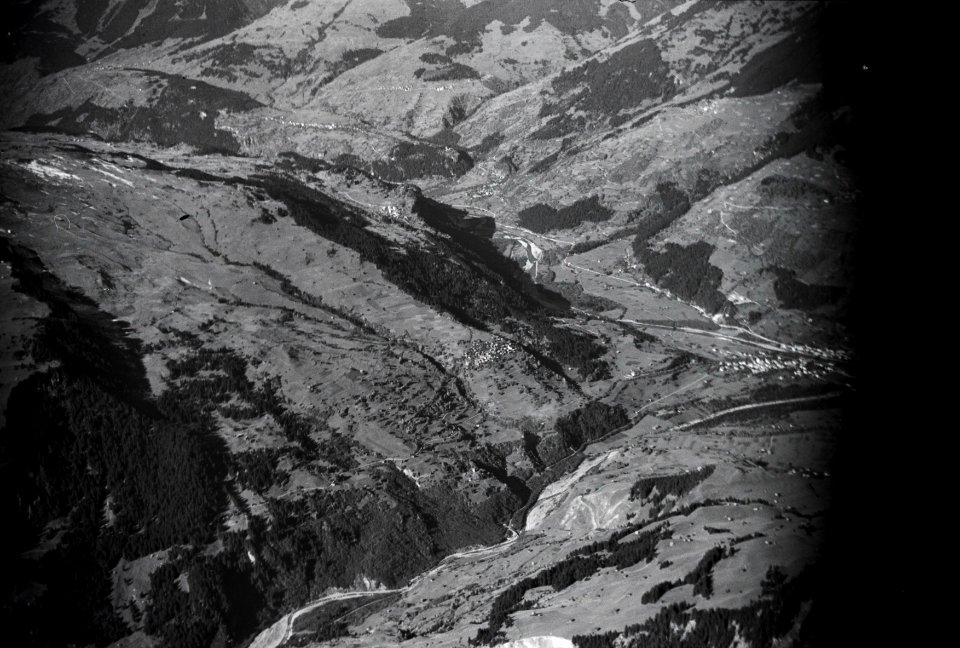 ETH-BIB-Rheintal bei Ilanz-Inlandflüge-LBS MH05-59-02