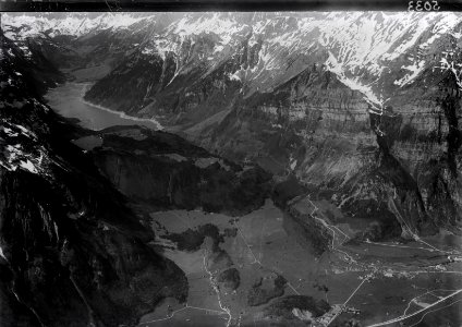 ETH-BIB-Riedern, Klöntalersee, Sackberg, Schwammhöchi v. O. aus 1500 m-Inlandflüge-LBS MH01-005033