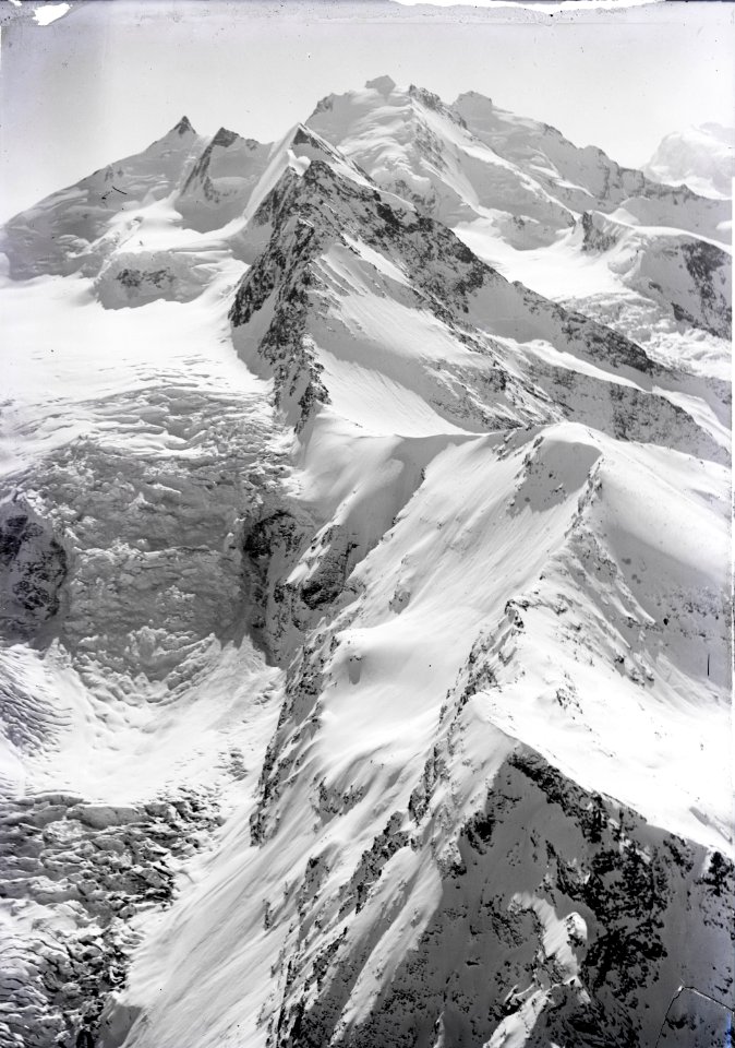 ETH-BIB-Riedgletscher, Nadelgrat, Dom v. N. aus 4000 m-Inlandflüge-LBS MH01-000387