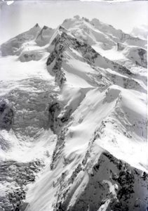 ETH-BIB-Riedgletscher, Nadelgrat, Dom v. N. aus 4000 m-Inlandflüge-LBS MH01-000387