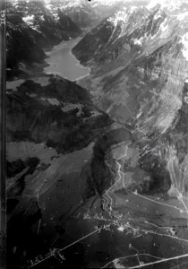 ETH-BIB-Riedern, Klöntalersee, Sackberg, Schwammhöchi, Löntsch v. O. aus 1500 m-Inlandflüge-LBS MH01-005032