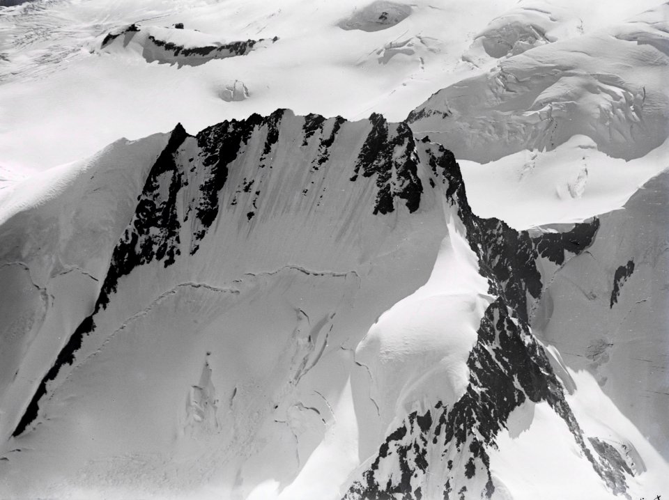 ETH-BIB-Rimpfischhorn, Hubelgletscher v. N. W. aus 5000 m-Inlandflüge-LBS MH01-001021