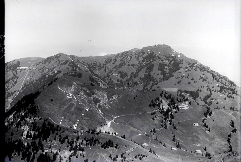 ETH-BIB-Rigi, Rigi Kaltbad, Rigi Kulm, Rigi Staffel, Klösterli v. S. W. aus 1800 m-Inlandflüge-LBS MH01-001725
