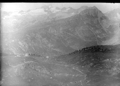 ETH-BIB-Riederalp, Hotel Riederfurka, Villa Cassel, Nesthorn, Unterbächhorn v. S. O. aus 2000 m-Inlandflüge-LBS MH01-004860
