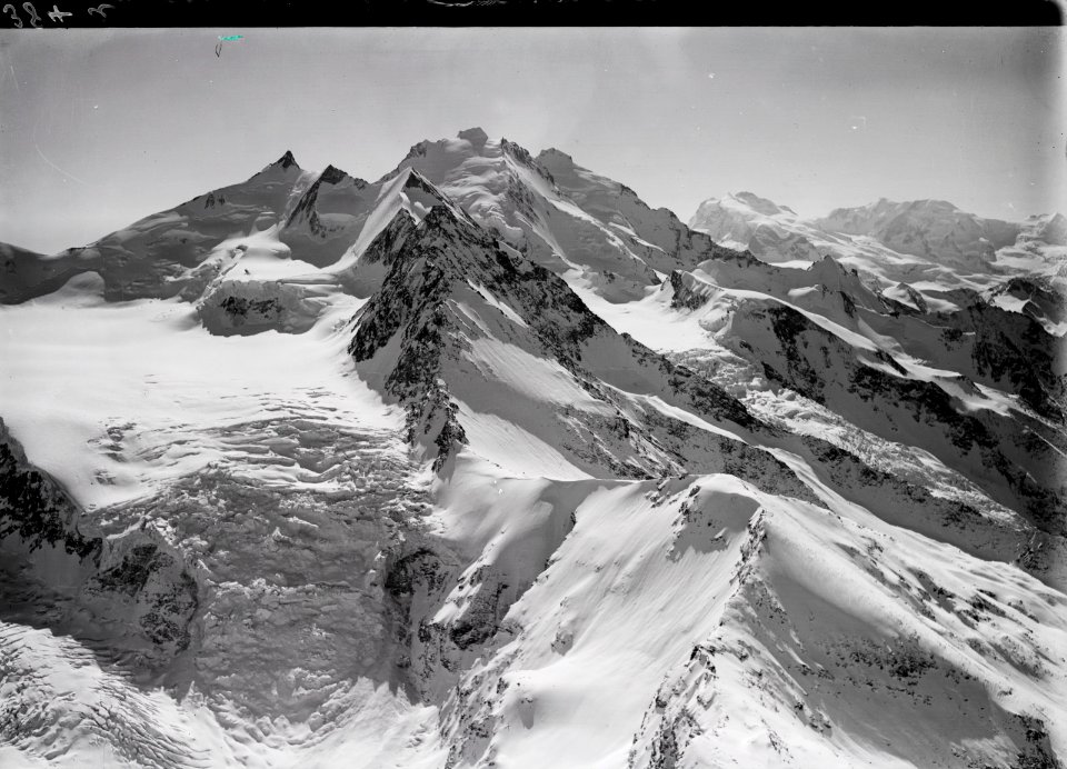 ETH-BIB-Riedgletscher, Nadelgrat, Dom v. N. aus 4000 m-Inlandflüge-LBS MH01-000384-02 