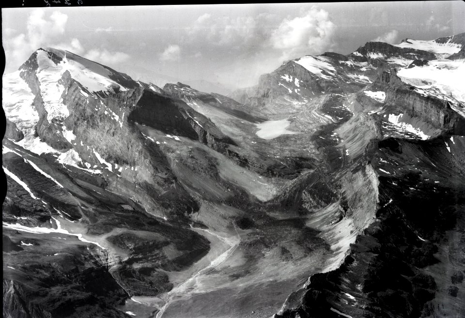 ETH-BIB-Rinderhorn, Daubensee, Daubenhorn, Gemmi v. N. O. aus 3500 m-Inlandflüge-LBS MH01-005748