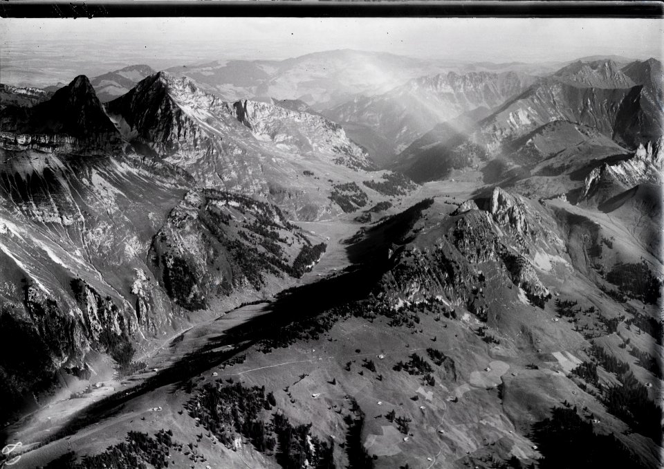 ETH-BIB-Rochers des Rayes, Dent de Folliéran, Dent de Brenleire, Dent de Combetta v. S. W.-Inlandflüge-LBS MH01-004824
