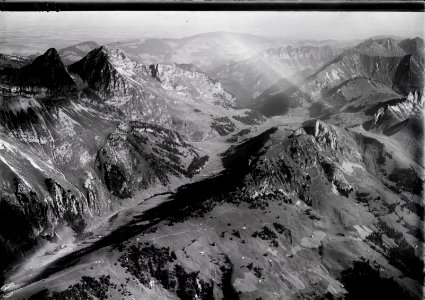 ETH-BIB-Rochers des Rayes, Dent de Folliéran, Dent de Brenleire, Dent de Combetta v. S. W.-Inlandflüge-LBS MH01-004824