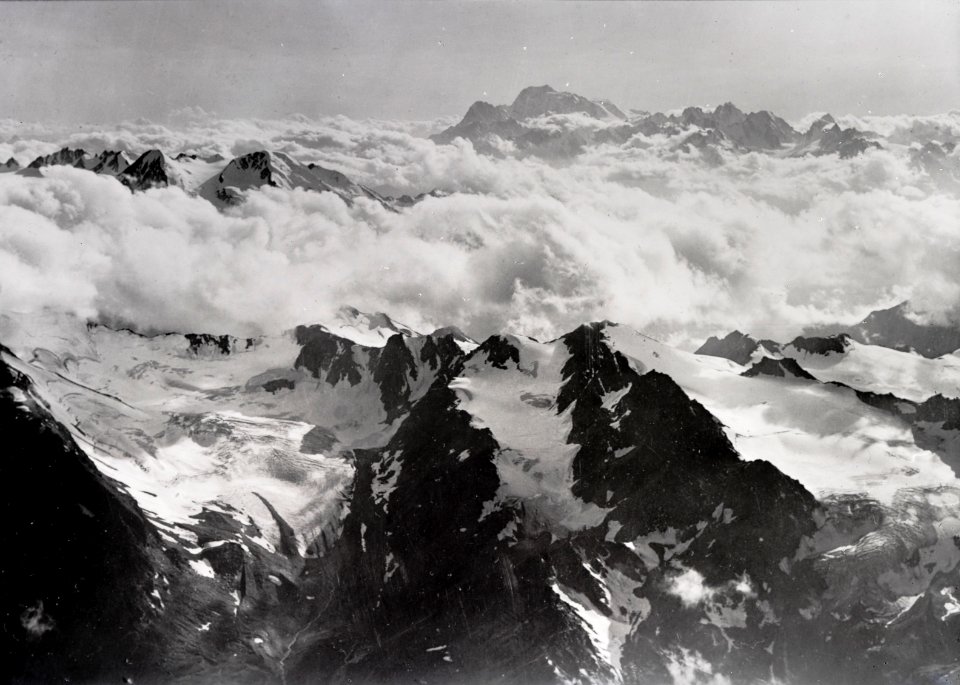 ETH-BIB-Rosablanche, Grand Combin, Mont Blanc v. N. W. aus 4200 m-Inlandflüge-LBS MH01-002118
