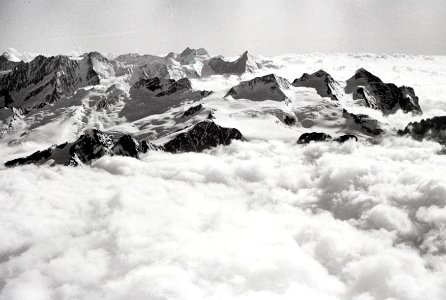 ETH-BIB-Rosenhorn, Mittelhorn, Wetterhorn-Inlandflüge-LBS MH05-12-30 photo